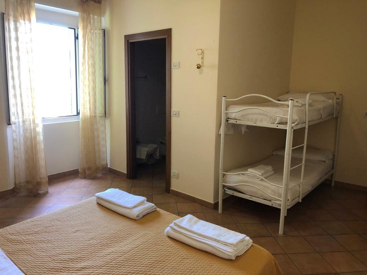 Il Fondaccio Hotell Lizzano In Belvedere Eksteriør bilde
